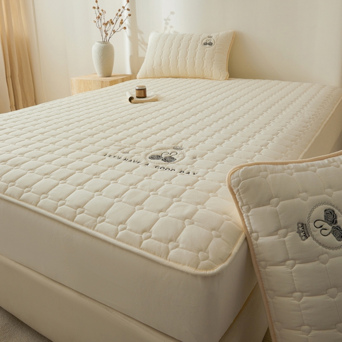 91家纺网 家纺一手货源 找家纺 （总）鑫钰2025新款刺绣加厚夹棉床笠--小天鹅