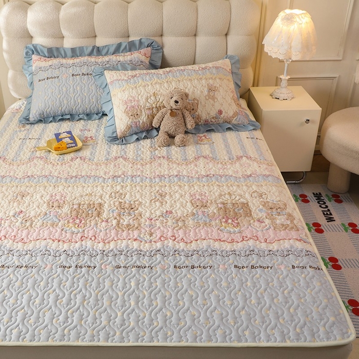 91家纺网 家纺一手货源 找家纺 美达家纺2025新款全棉夹棉床垫 熊仔派对