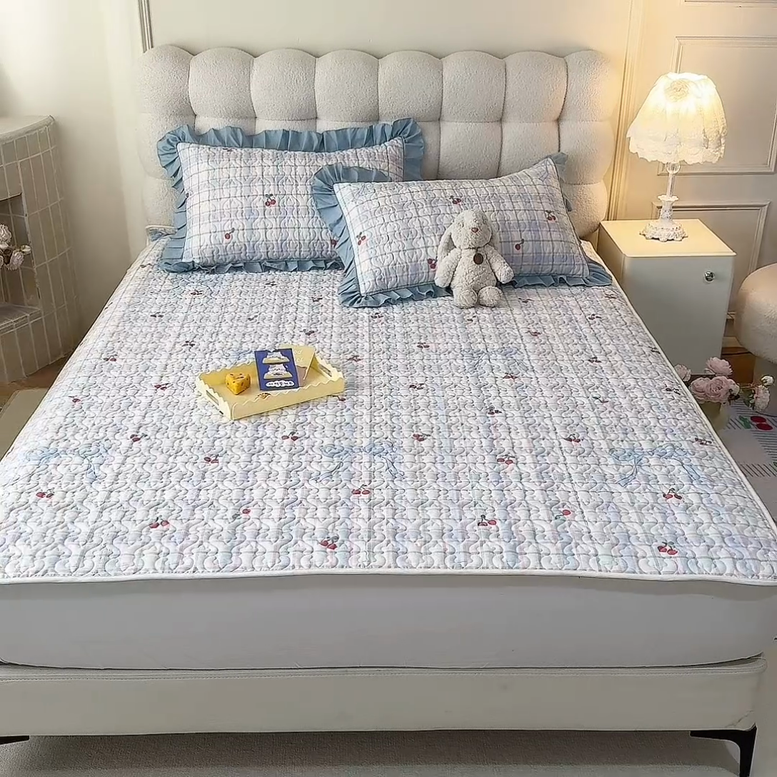 91家纺网 家纺一手货源 找家纺 美达家纺2025新款全棉夹棉床垫 樱桃乐园