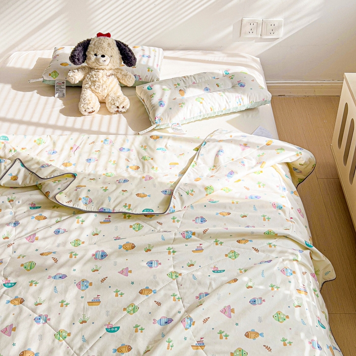 91家纺网 家纺一手货源 找家纺 十九色 2025新款全棉13372ins儿童夏被 好多鱼