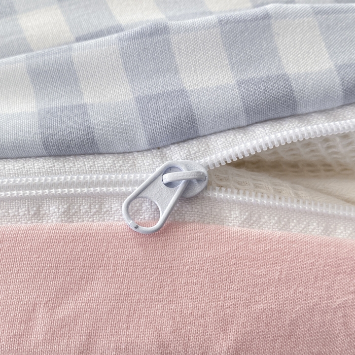 91家纺网 家纺一手货源 找家纺 雨帆家纺 2025新款水洗棉毛巾绣四件套 波点猫蓝格