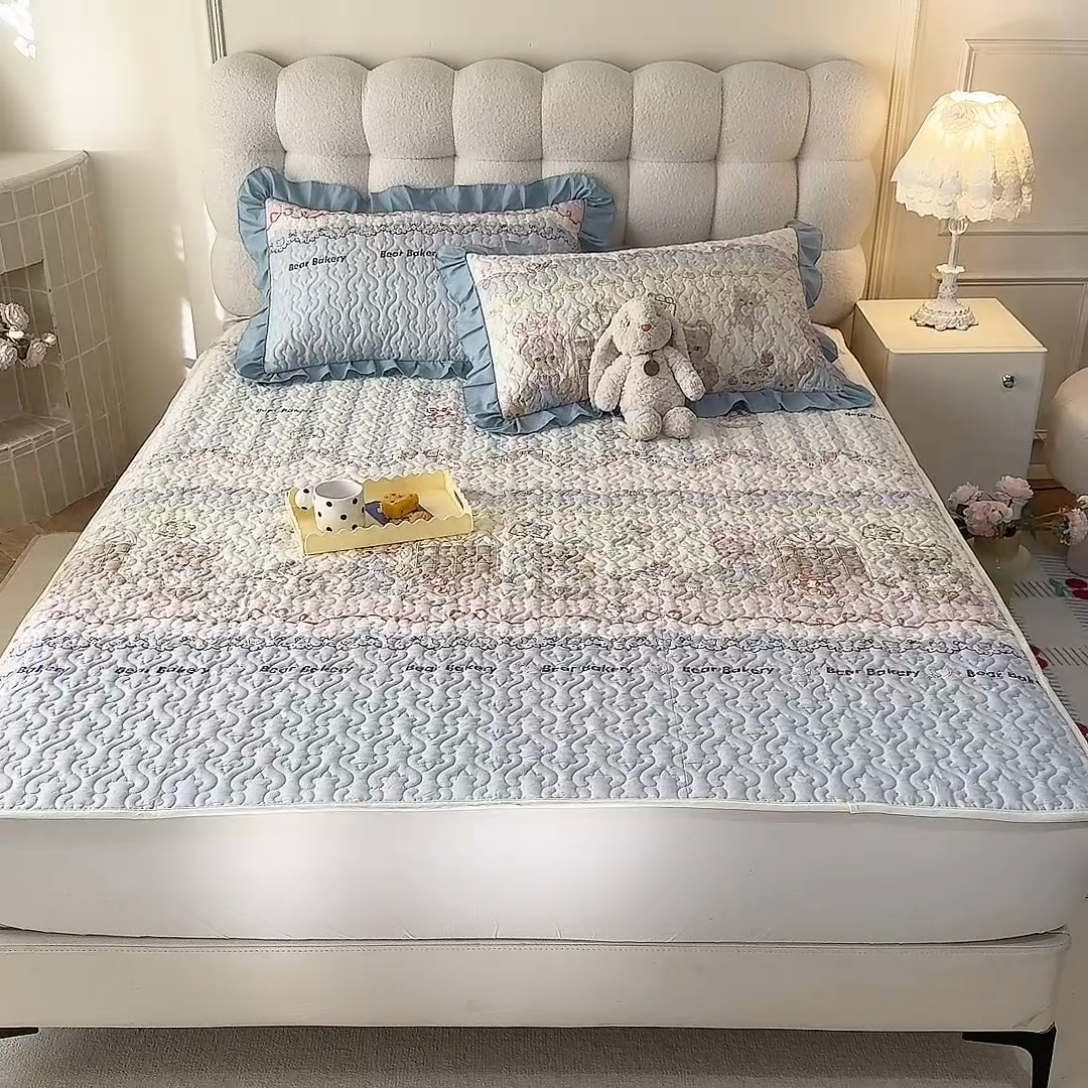 91家纺网 家纺一手货源 找家纺 美达家纺2025新款全棉夹棉床垫 熊仔派对