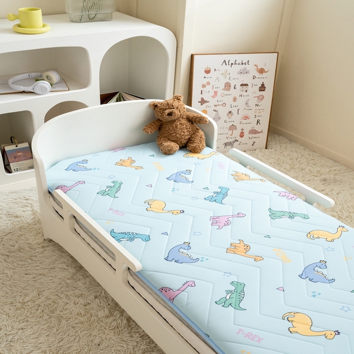 91家纺网 家纺一手货源 找家纺 嗨生活2025新款加厚A类针织面料乳胶床垫幼儿园儿童床垫 皇冠恐龙