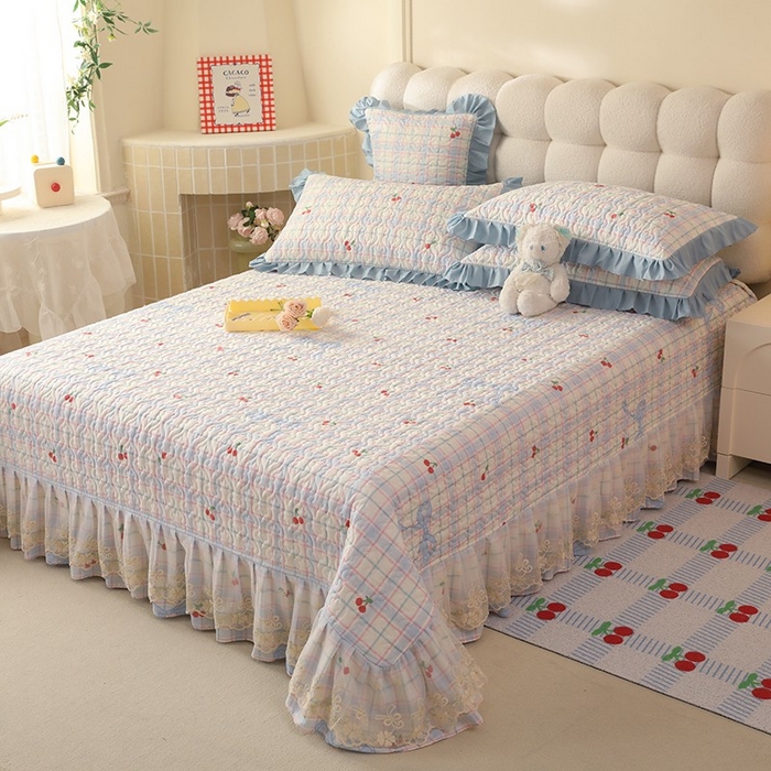 91家纺网 家纺一手货源 找家纺 美达家纺2025新款全棉蕾丝边单床盖 樱桃乐园