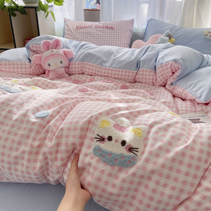 91家纺网 家纺一手货源 找家纺 雨帆家纺 2025新款水洗棉毛巾绣四件套 波点猫粉格