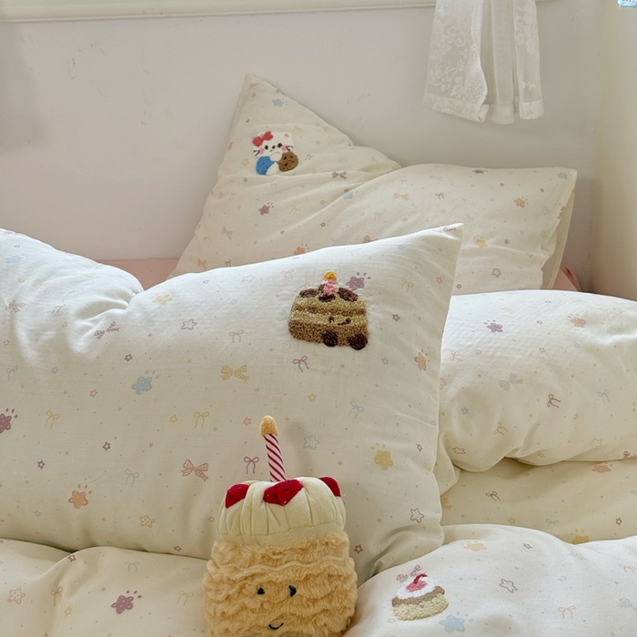 91家纺网 家纺一手货源 找家纺 澳萝拉2025春夏新款全棉纯棉双层纱毛巾绣四件套 猫咪蛋糕