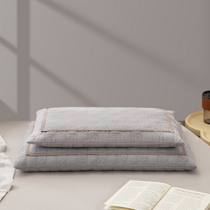 91家纺网 家纺一手货源 找家纺 （总）2025新款新品 蕾丝提花回形系列全荞麦枕头枕芯