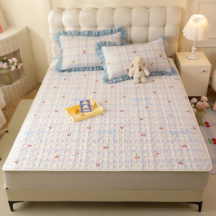 91家纺网 家纺一手货源 找家纺 美达家纺2025新款全棉夹棉床垫 樱桃乐园