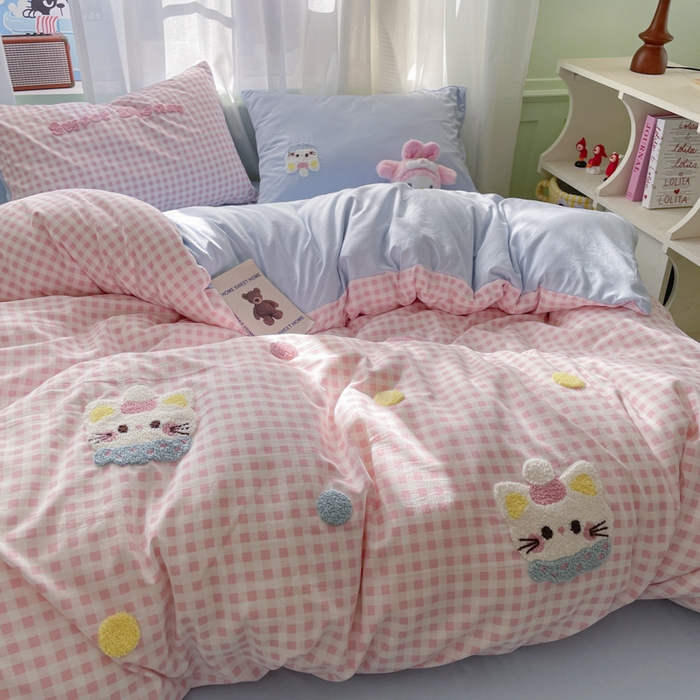 91家纺网 家纺一手货源 找家纺 雨帆家纺 2025新款水洗棉毛巾绣四件套 波点猫粉格