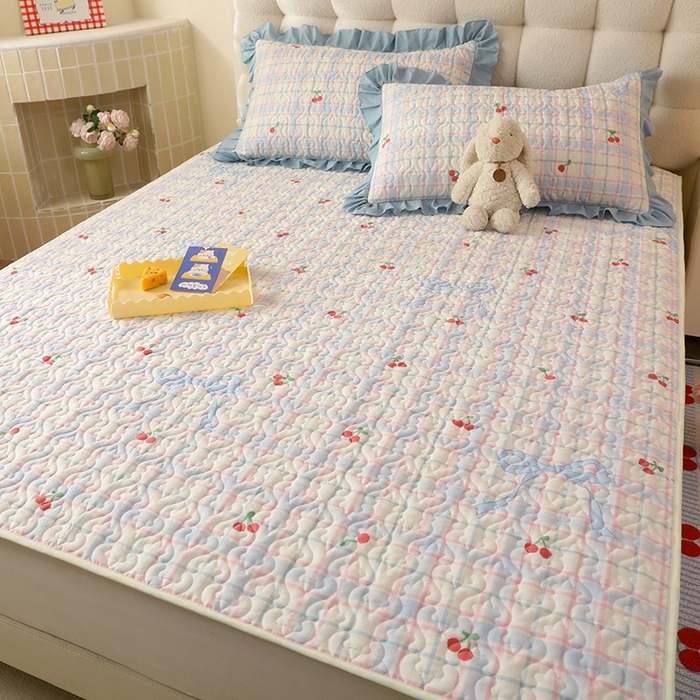 91家纺网 家纺一手货源 找家纺 美达家纺2025新款全棉夹棉床垫 樱桃乐园