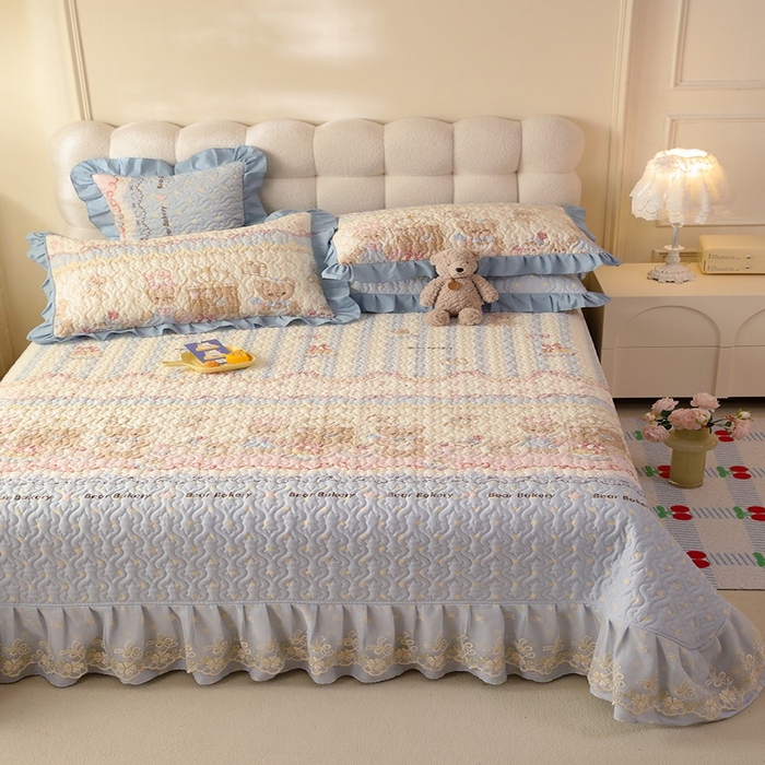 91家纺网 家纺一手货源 找家纺 美达家纺2025新款全棉蕾丝边单床盖 熊仔派对