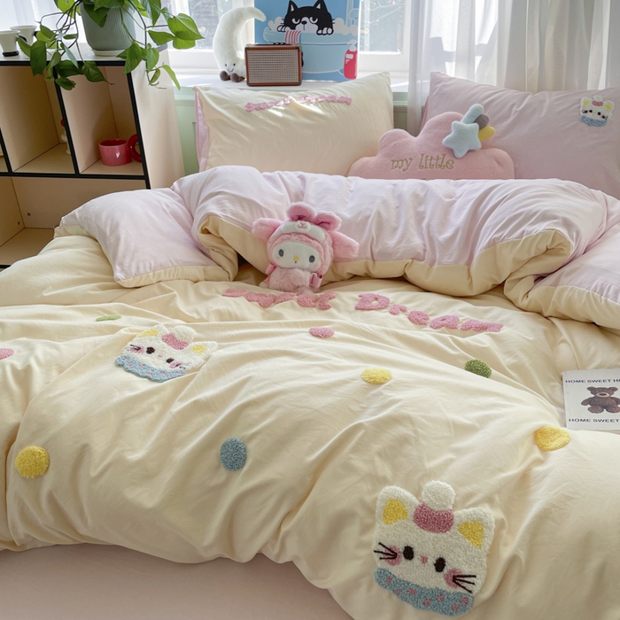 91家纺网 家纺一手货源 找家纺 雨帆家纺 2025新款水洗棉毛巾绣四件套 波点猫奶油粉