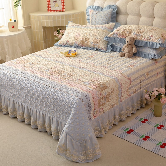 91家纺网 家纺一手货源 找家纺 美达家纺2025新款全棉蕾丝边单床盖 熊仔派对