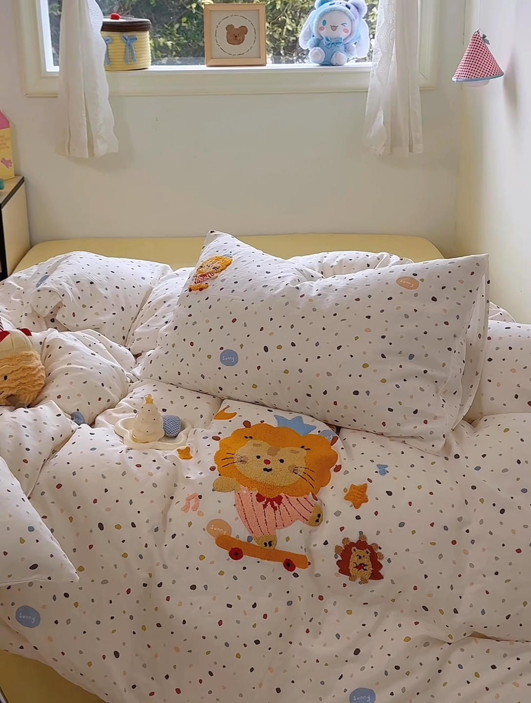 91家纺网 家纺一手货源 找家纺 澳萝拉2025春夏新款全棉纯棉双层纱毛巾绣四件套 萌萌小狮子