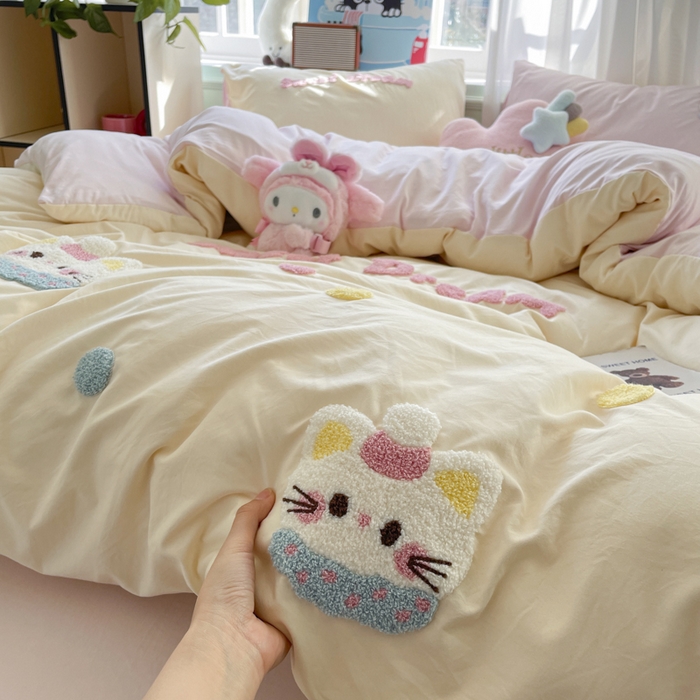 91家纺网 家纺一手货源 找家纺 雨帆家纺 2025新款水洗棉毛巾绣四件套 波点猫奶油粉