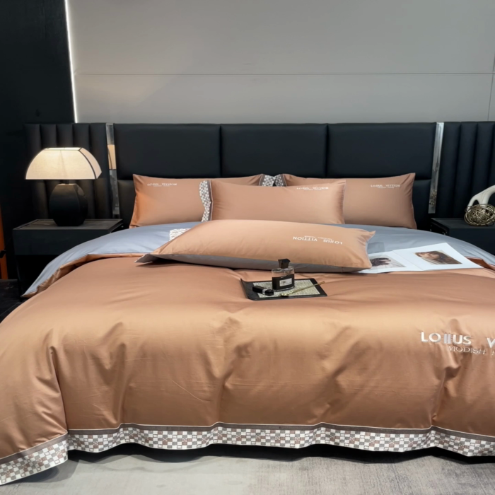 91家纺网 家纺一手货源 找家纺 瑞驰家纺 2025新款长绒棉绣花棋盘格系列四件套 棋盘格-摩卡橙