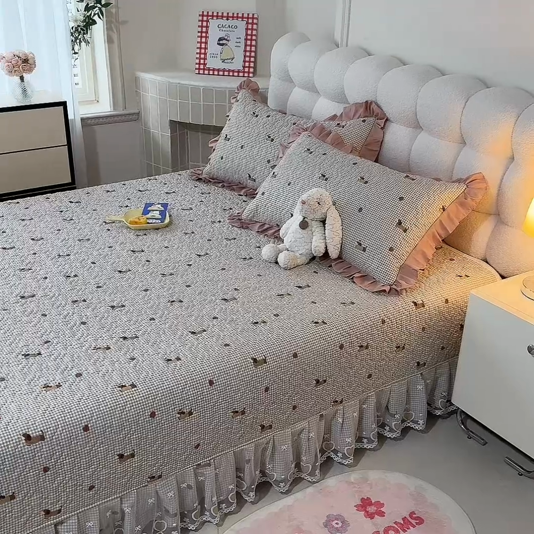 91家纺网 家纺一手货源 找家纺 美达家纺2025新款全棉蕾丝边单床盖 快乐追梦