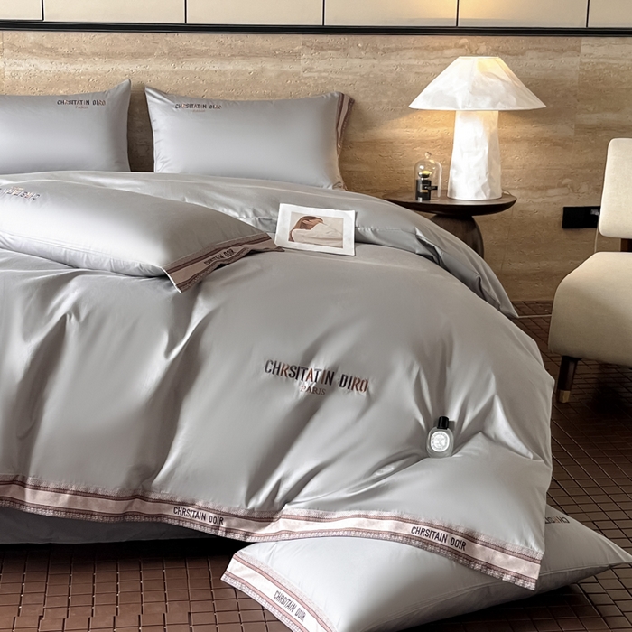 91家纺网 家纺一手货源 找家纺 瑞驰家纺 2025新款长绒棉绣花莱桉系列四件套 莱桉-朵拉灰