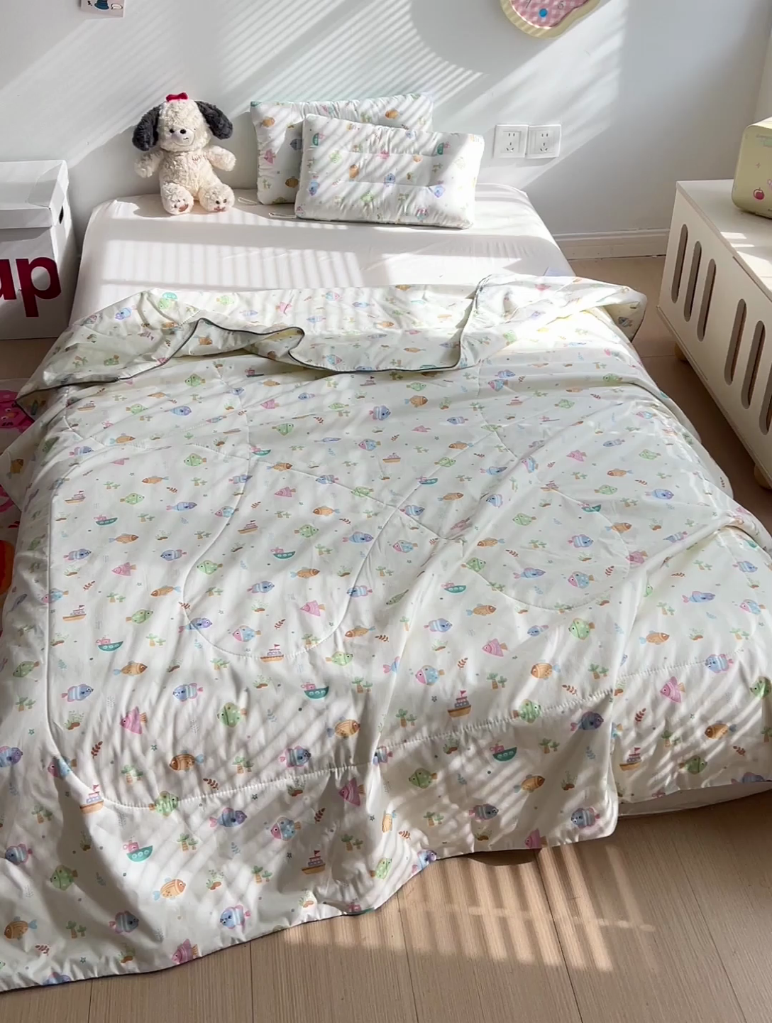 91家纺网 家纺一手货源 找家纺 十九色 2025新款全棉13372ins儿童夏被 好多鱼