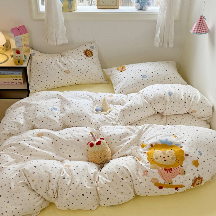 91家纺网 家纺一手货源 找家纺 澳萝拉2025春夏新款全棉纯棉双层纱毛巾绣四件套 萌萌小狮子