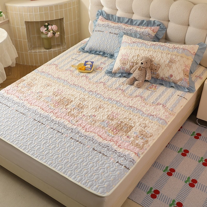 91家纺网 家纺一手货源 找家纺 美达家纺2025新款全棉夹棉床垫 熊仔派对