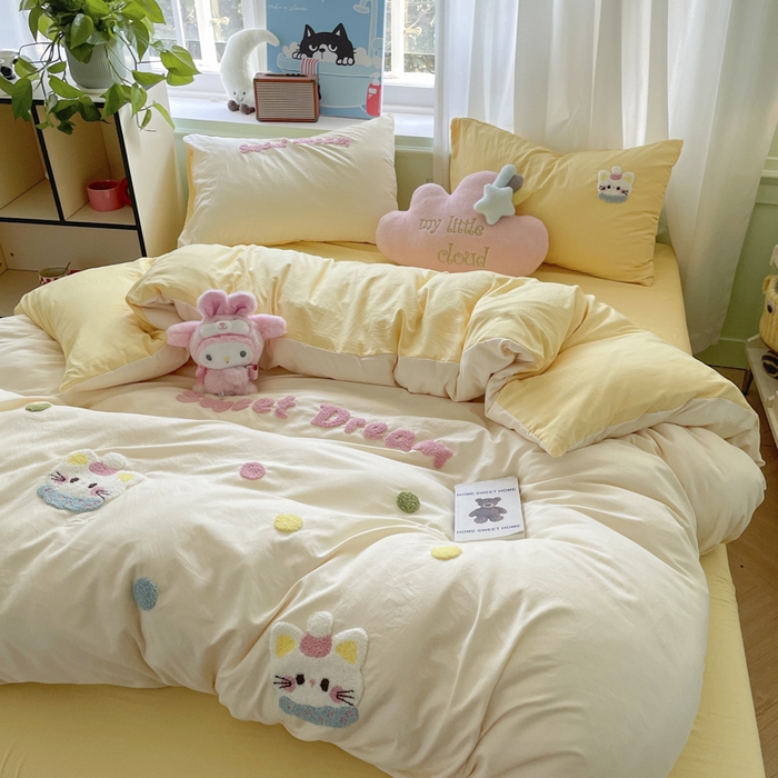 91家纺网 家纺一手货源 找家纺 雨帆家纺 2025新款水洗棉毛巾绣四件套 波点猫奶油黄