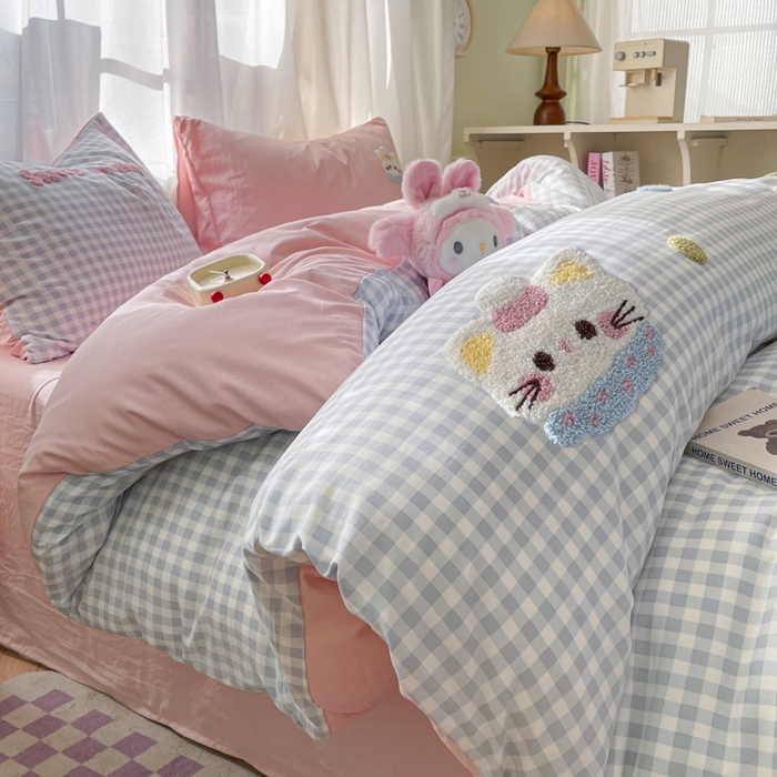 91家纺网 家纺一手货源 找家纺 雨帆家纺 2025新款水洗棉毛巾绣四件套 波点猫蓝格