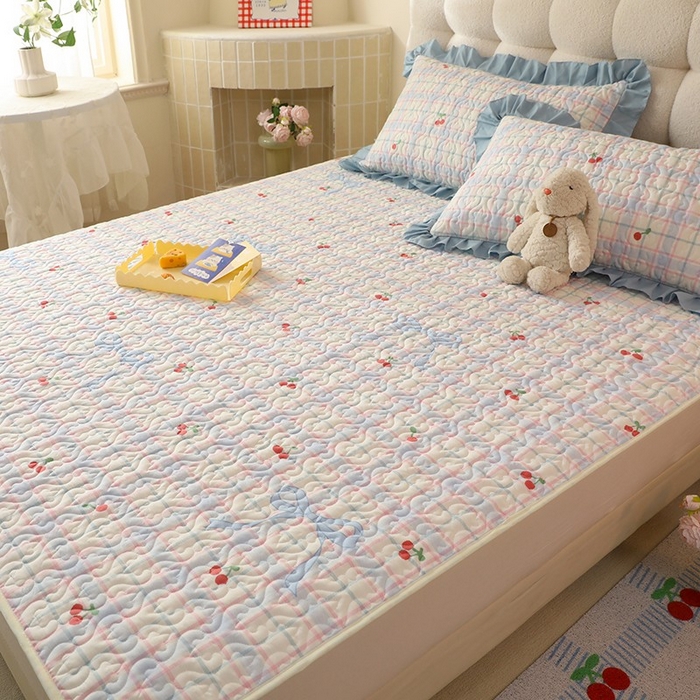 91家纺网 家纺一手货源 找家纺 美达家纺2025新款全棉夹棉床垫 樱桃乐园