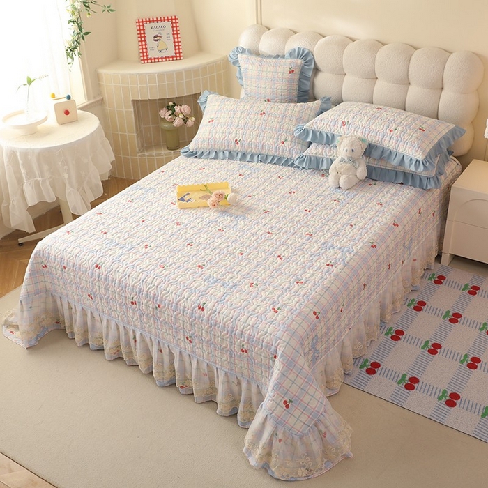 91家纺网 家纺一手货源 找家纺 美达家纺2025新款全棉蕾丝边单床盖 樱桃乐园