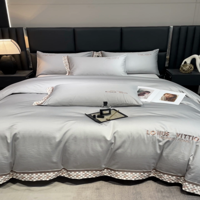 91家纺网 家纺一手货源 找家纺 （总）瑞驰家纺 2025新款长绒棉绣花棋盘格系列四件套