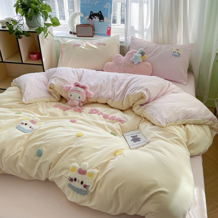 91家纺网 家纺一手货源 找家纺 雨帆家纺 2025新款水洗棉毛巾绣四件套 波点猫奶油粉