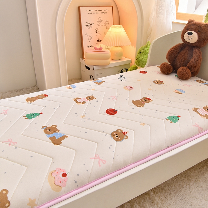 91家纺网 家纺一手货源 找家纺 嗨生活2025新款加厚A类针织面料乳胶床垫幼儿园儿童床垫 甜品小熊