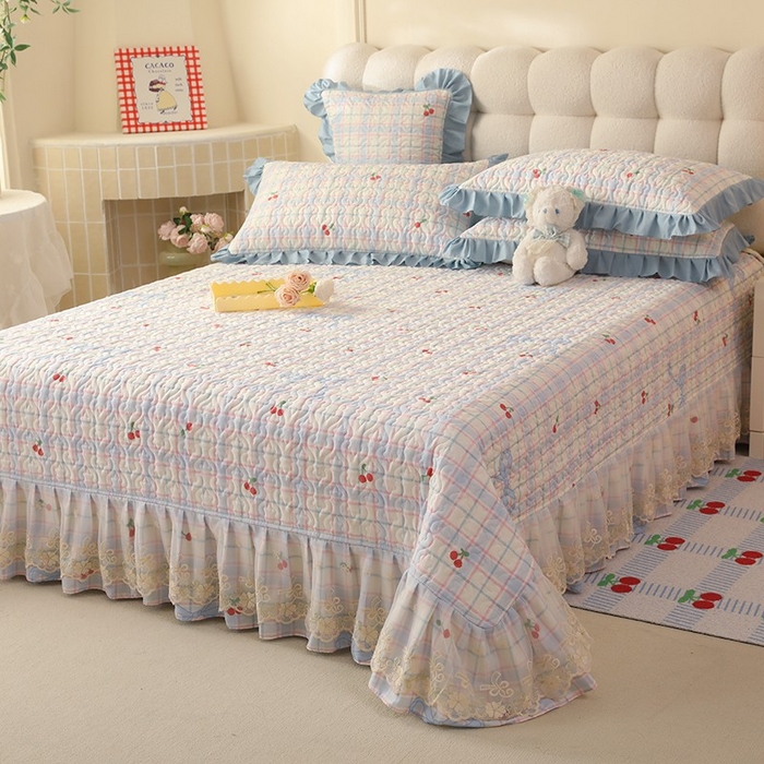 91家纺网 家纺一手货源 找家纺 美达家纺2025新款全棉蕾丝边单床盖 樱桃乐园