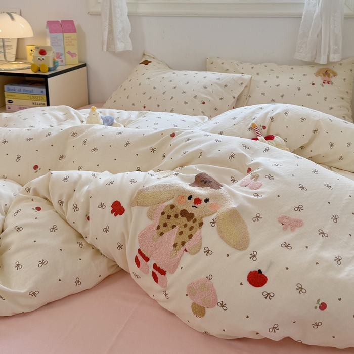 91家纺网 家纺一手货源 找家纺 澳萝拉2025春夏新款全棉纯棉双层纱毛巾绣四件套 樱桃兔