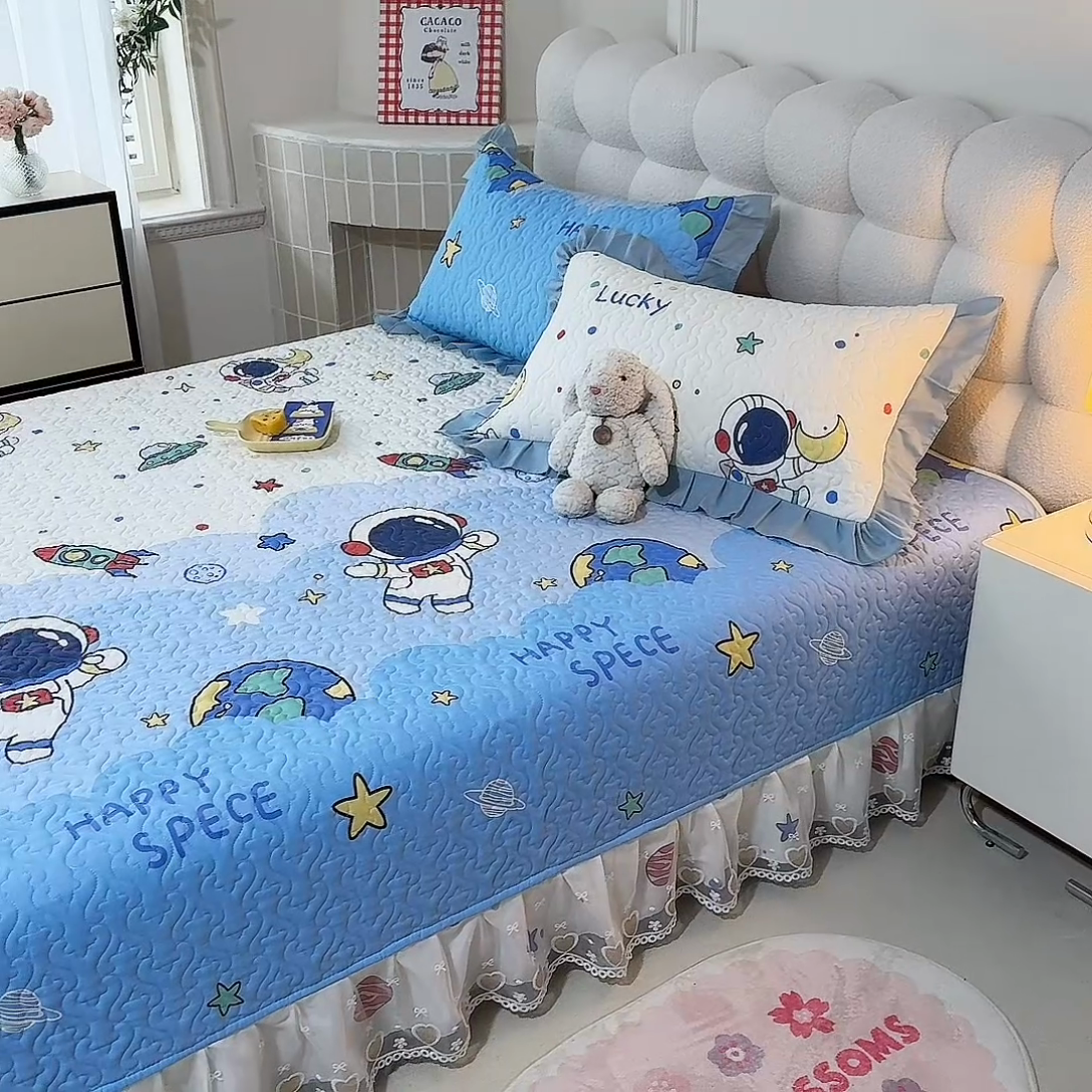 91家纺网 家纺一手货源 找家纺 美达家纺2025新款全棉蕾丝边单床盖 太空卫士