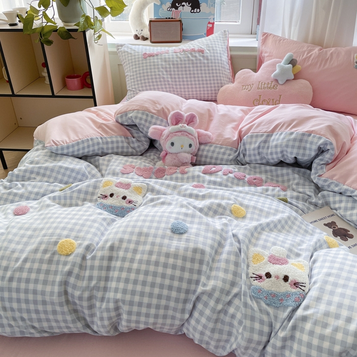 91家纺网 家纺一手货源 找家纺 雨帆家纺 2025新款水洗棉毛巾绣四件套 波点猫蓝格