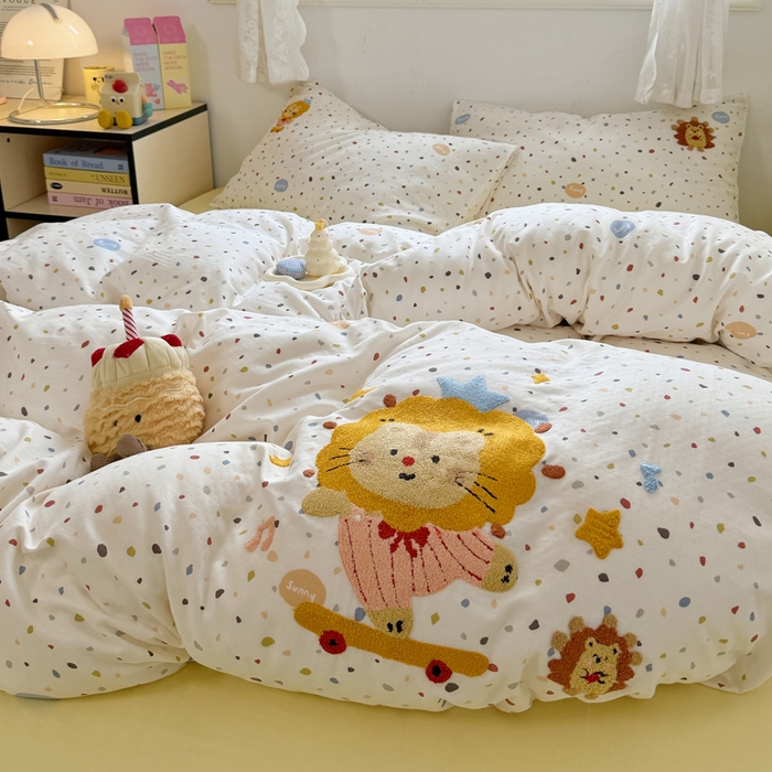 91家纺网 家纺一手货源 找家纺 澳萝拉2025春夏新款全棉纯棉双层纱毛巾绣四件套 萌萌小狮子