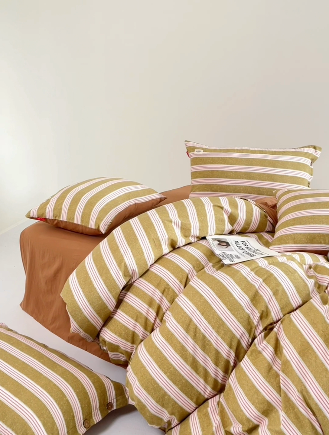 91家纺网 家纺一手货源 找家纺 睡美美 2025新款加厚色织水洗棉印染条纹四件套 栗子茶棕