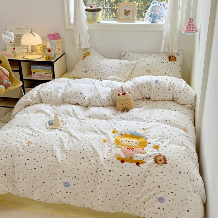 91家纺网 家纺一手货源 找家纺 澳萝拉2025春夏新款全棉纯棉双层纱毛巾绣四件套 萌萌小狮子