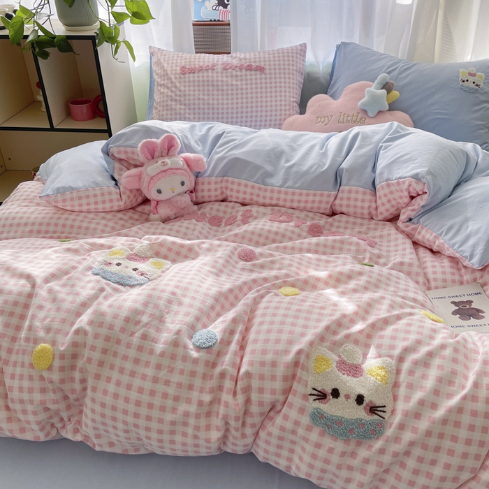 91家纺网 家纺一手货源 找家纺 雨帆家纺 2025新款水洗棉毛巾绣四件套 波点猫粉格