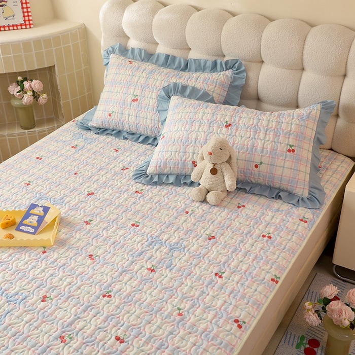 91家纺网 家纺一手货源 找家纺 美达家纺2025新款全棉夹棉床垫 樱桃乐园