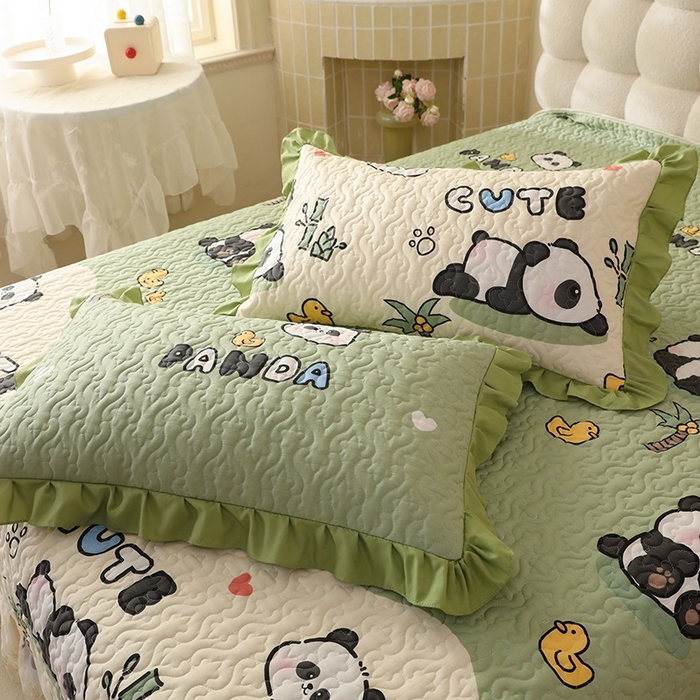 91家纺网 家纺一手货源 找家纺 美达家纺2025新款全棉蕾丝边单床盖 熊猫戏水