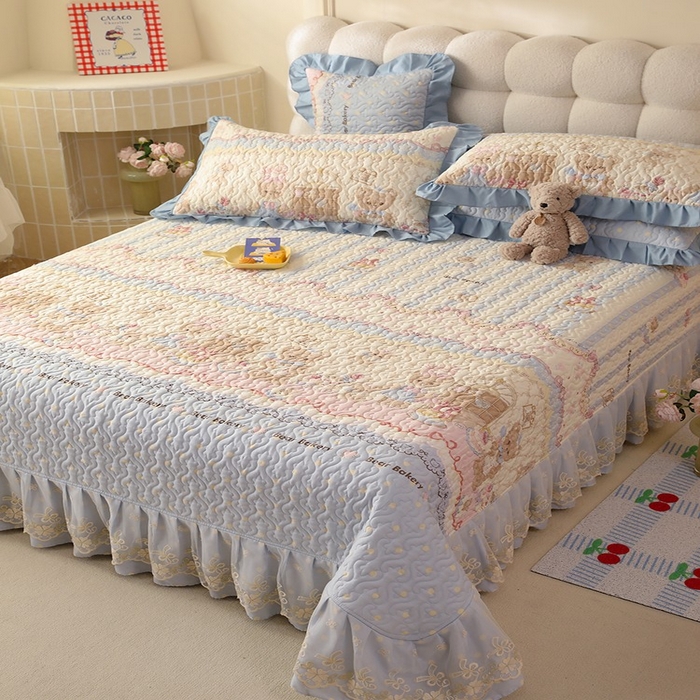 91家纺网 家纺一手货源 找家纺 美达家纺2025新款全棉蕾丝边单床盖 熊仔派对