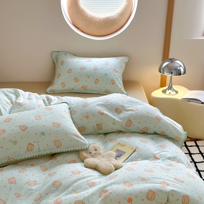 91家纺网 家纺一手货源 找家纺 觅糖 2025新款全棉双层纱三角针萌趣卡通系列 仔仔熊绿