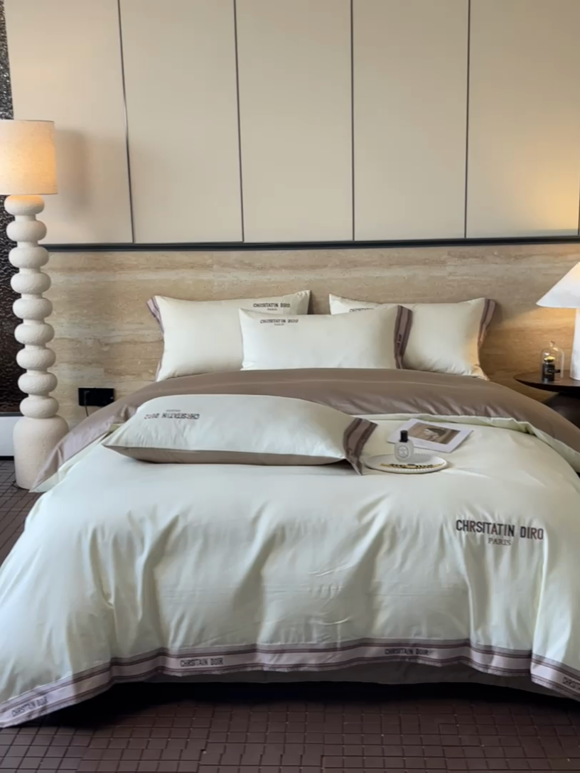 91家纺网 家纺一手货源 找家纺 瑞驰家纺 2025新款长绒棉绣花莱桉系列四件套 莱桉-贝壳白