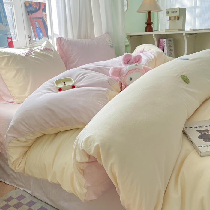 91家纺网 家纺一手货源 找家纺 雨帆家纺 2025新款水洗棉毛巾绣四件套 波点猫奶油粉