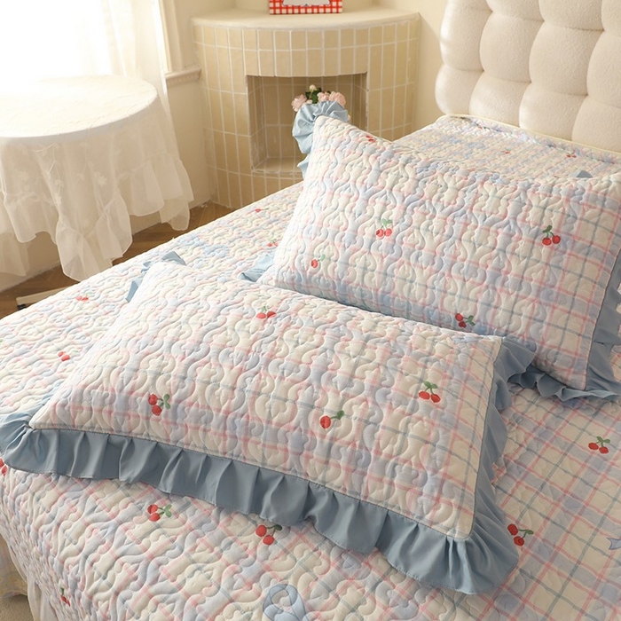 91家纺网 家纺一手货源 找家纺 美达家纺2025新款全棉蕾丝边单床盖 樱桃乐园