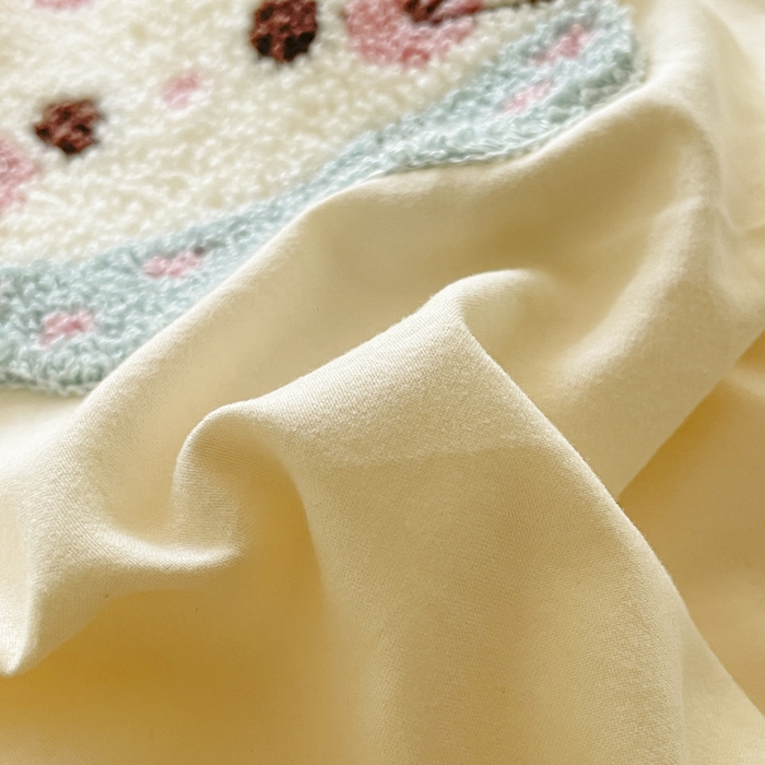 91家纺网 家纺一手货源 找家纺 雨帆家纺 2025新款水洗棉毛巾绣四件套 波点猫奶油黄