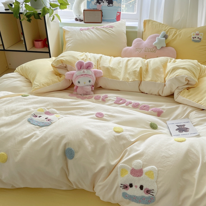 91家纺网 家纺一手货源 找家纺 雨帆家纺 2025新款水洗棉毛巾绣四件套 波点猫奶油黄