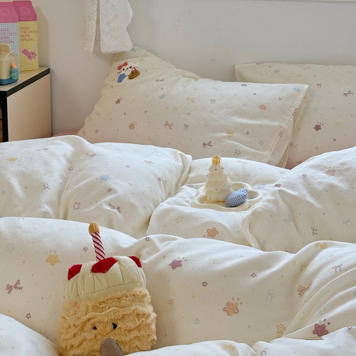 91家纺网 家纺一手货源 找家纺 澳萝拉2025春夏新款全棉纯棉双层纱毛巾绣四件套 猫咪蛋糕